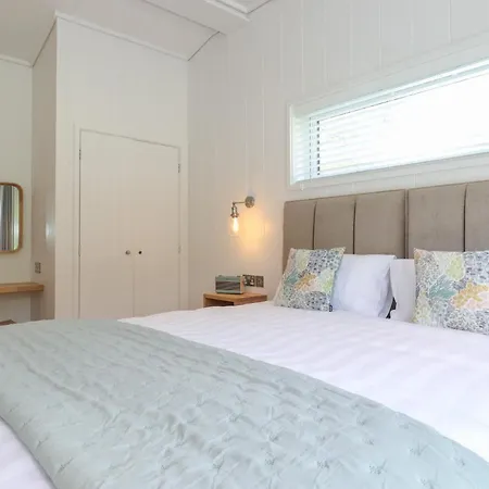 Hawthorn Croft * 울버스톤